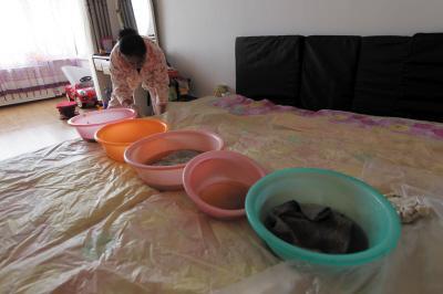白银楼上漏水，住户失联，小区没物管，业主维权难！律师来支招……